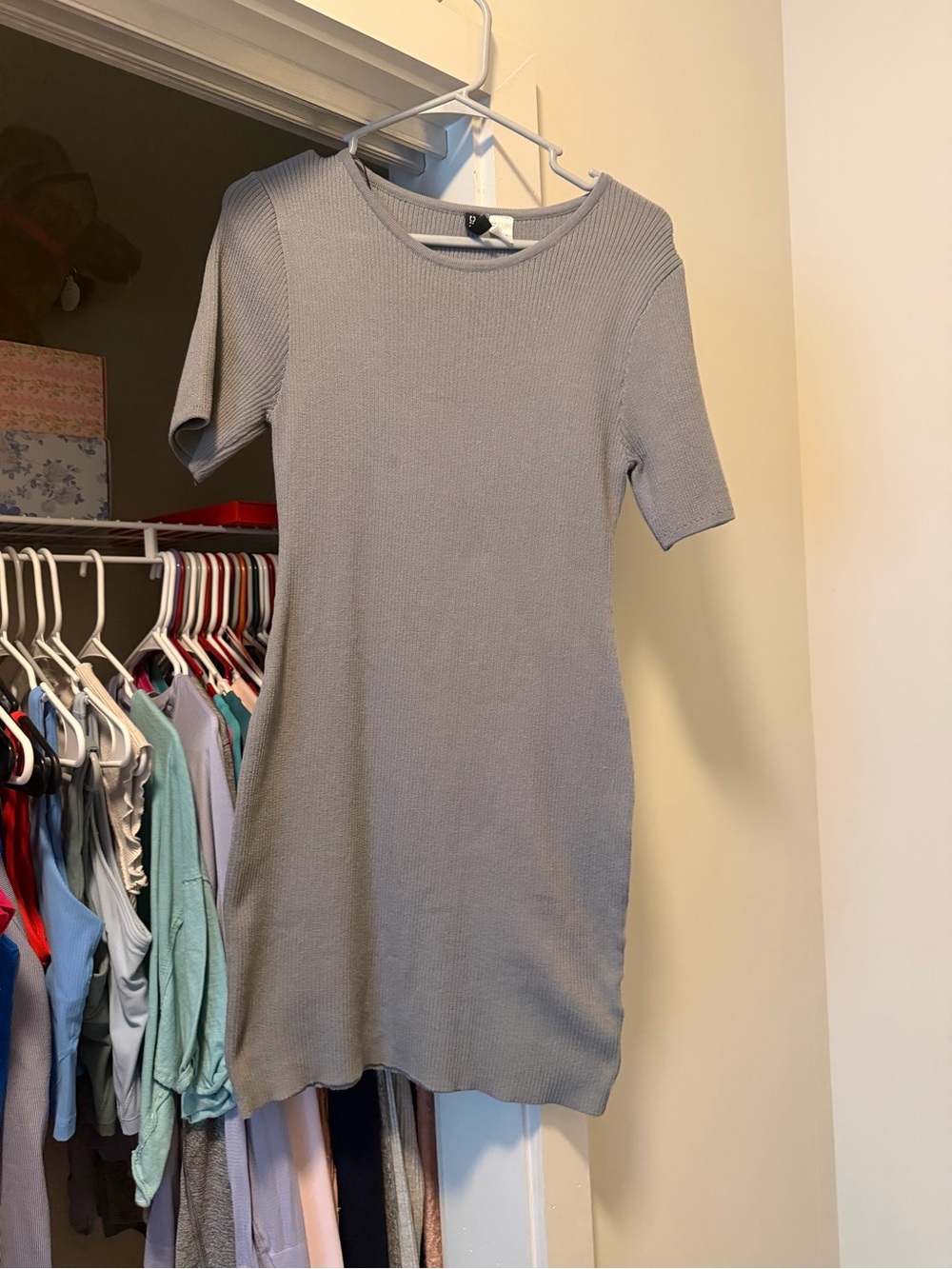 H&M Gray Ribbed Short Sleeve Knit Dress